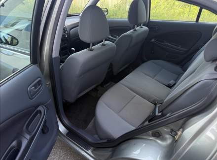Nissan - Almera