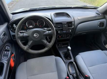 Nissan - Almera