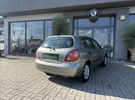Nissan - Almera