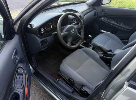 Nissan - Almera