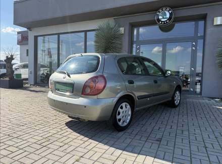 Nissan - Almera