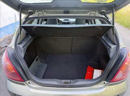 Nissan - Almera