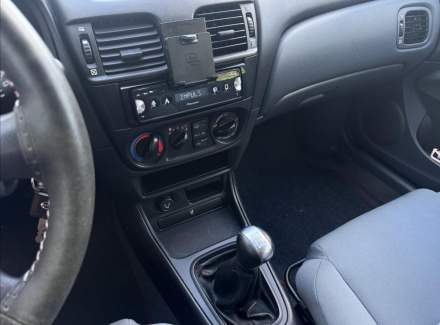 Nissan - Almera