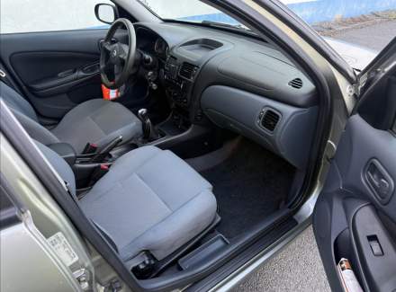 Nissan - Almera