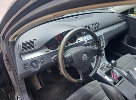 Volkswagen - Passat