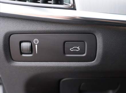Volvo - V90