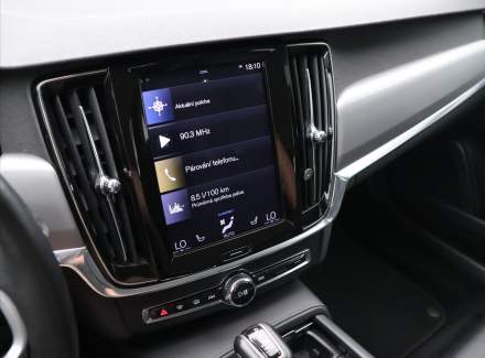 Volvo - V90