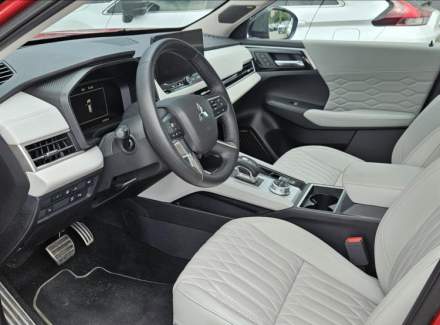 Mitsubishi - Outlander