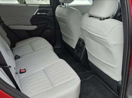 Mitsubishi - Outlander