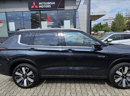 Mitsubishi - Outlander
