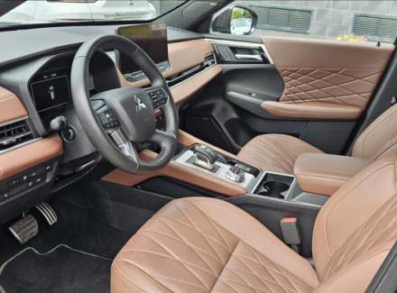 Mitsubishi - Outlander