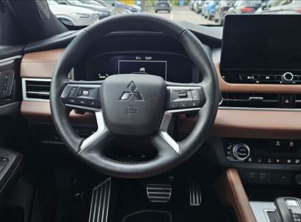 Mitsubishi - Outlander