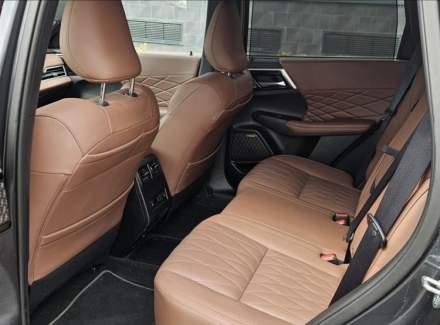 Mitsubishi - Outlander