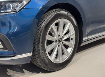 Volkswagen - Passat