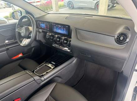 Mercedes-Benz - GLA