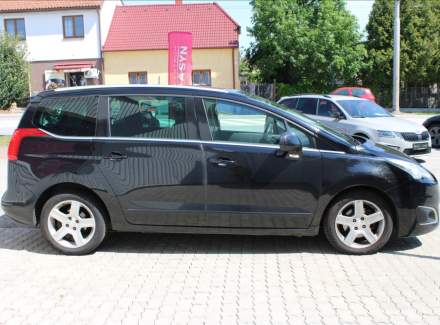 Peugeot - 5008