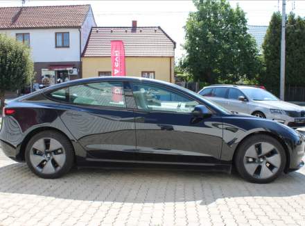 Tesla - Model 3