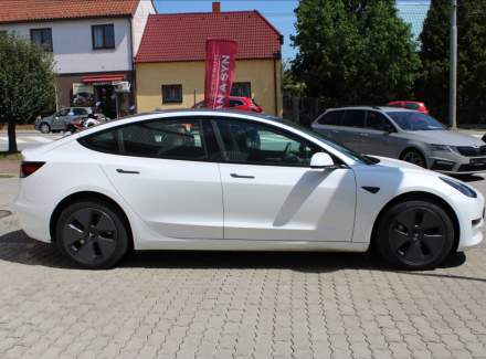 Tesla - Model 3