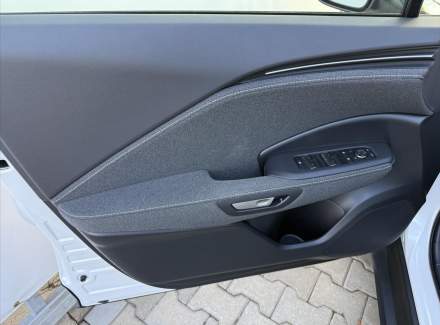 Lexus - LBX