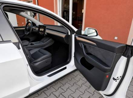 Tesla - Model Y