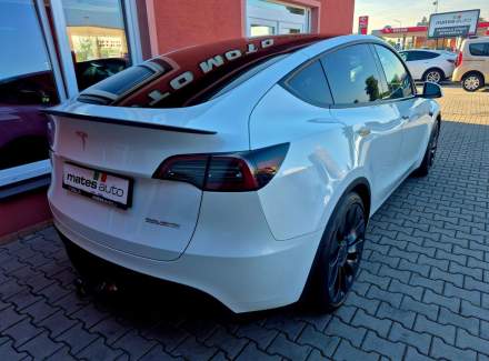 Tesla - Model Y