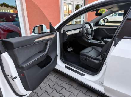 Tesla - Model Y