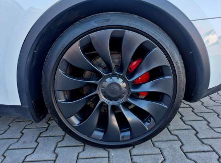 Tesla - Model Y