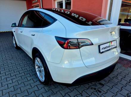 Tesla - Model Y