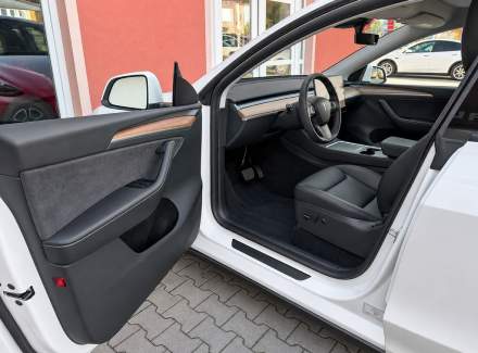 Tesla - Model Y