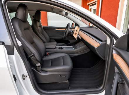 Tesla - Model Y