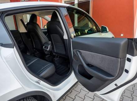 Tesla - Model Y