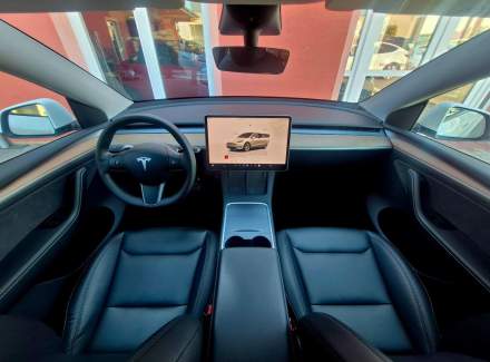 Tesla - Model Y
