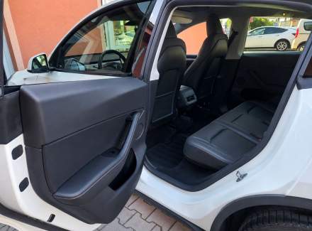 Tesla - Model Y