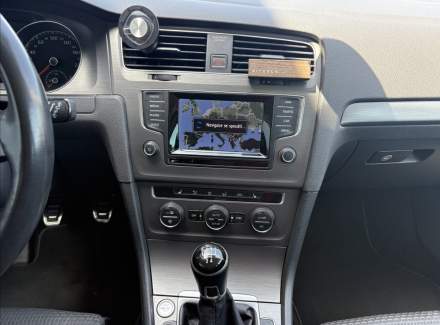 Volkswagen - Golf