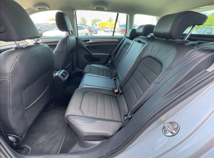 Volkswagen - Golf