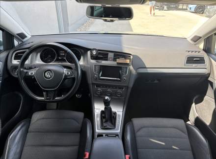 Volkswagen - Golf