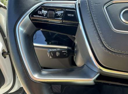 Audi - A8
