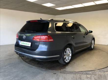Volkswagen - Passat