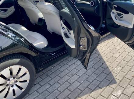 Mercedes-Benz - C-class C 220d (170 Hp)