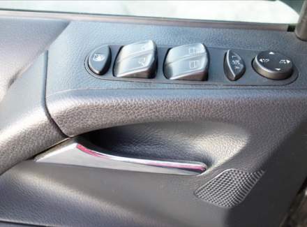 Mercedes-Benz - Viano