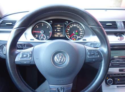 Volkswagen - Passat