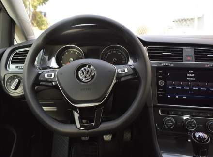 Volkswagen - Golf