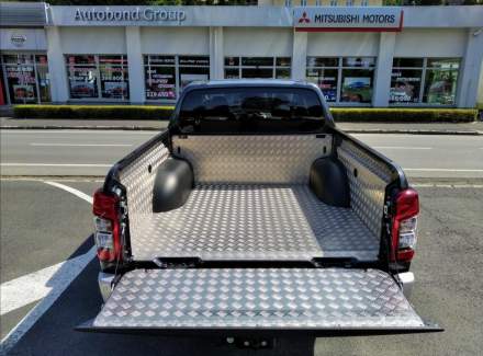 Mitsubishi - L 200