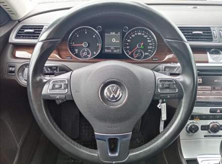 Volkswagen - Passat