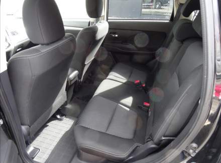 Mitsubishi - Outlander