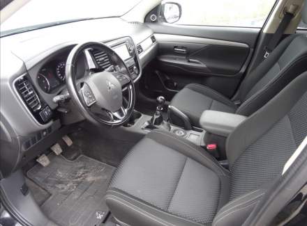 Mitsubishi - Outlander