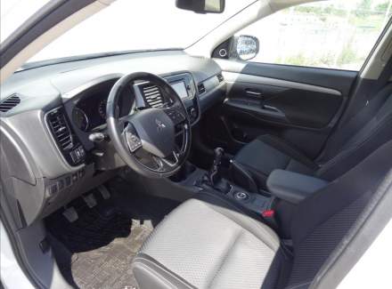 Mitsubishi - Outlander