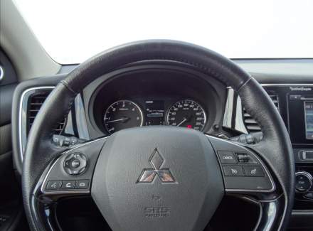 Mitsubishi - Outlander