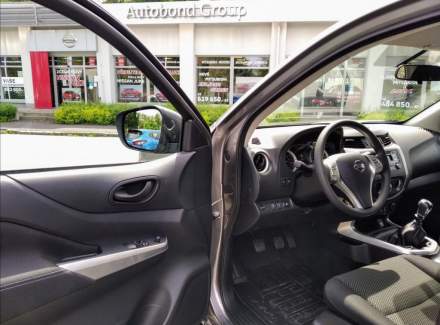 Nissan - Navara