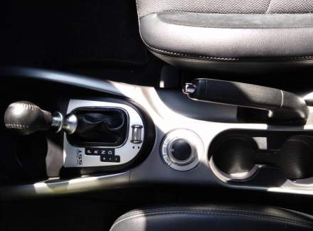 Mitsubishi - Outlander